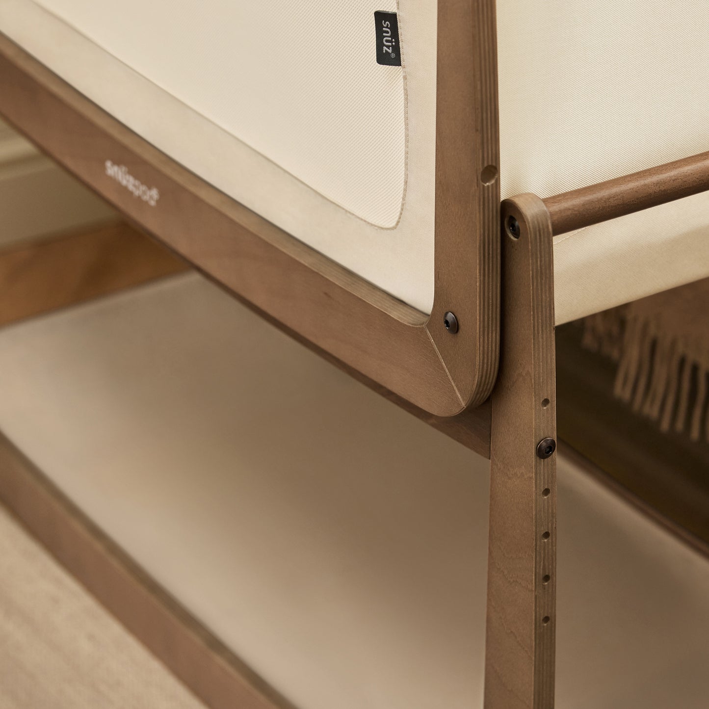 Snuz SnuzPod5 Bedside Crib Walnut