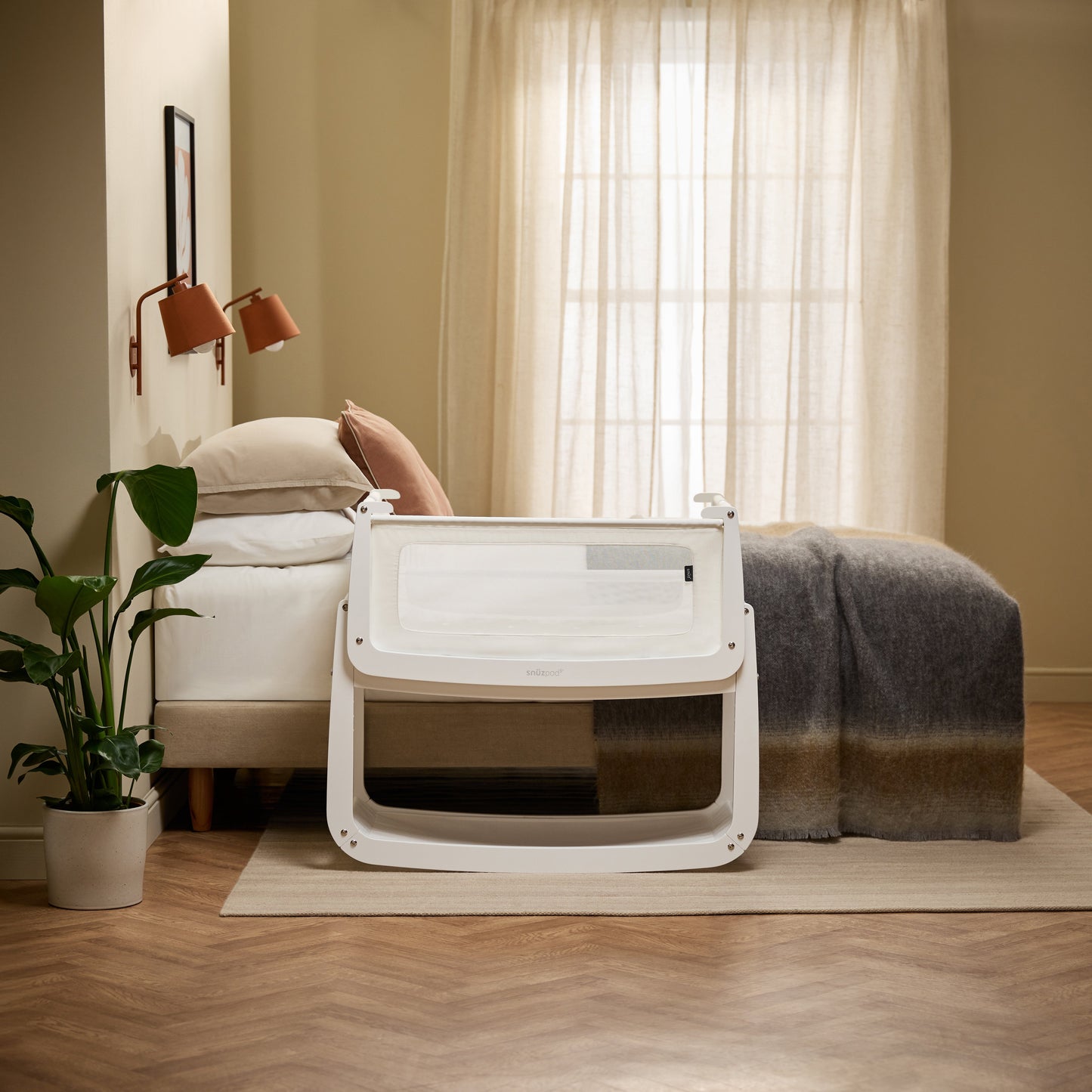 SnuzPod5 Bedside Crib White