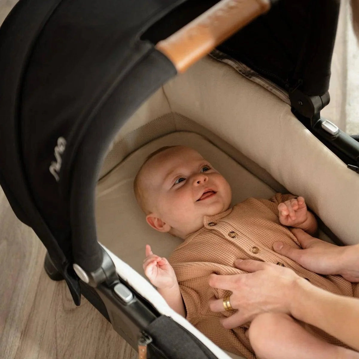 Nuna Bassinet with Stand for Triv & Swiv Strollers