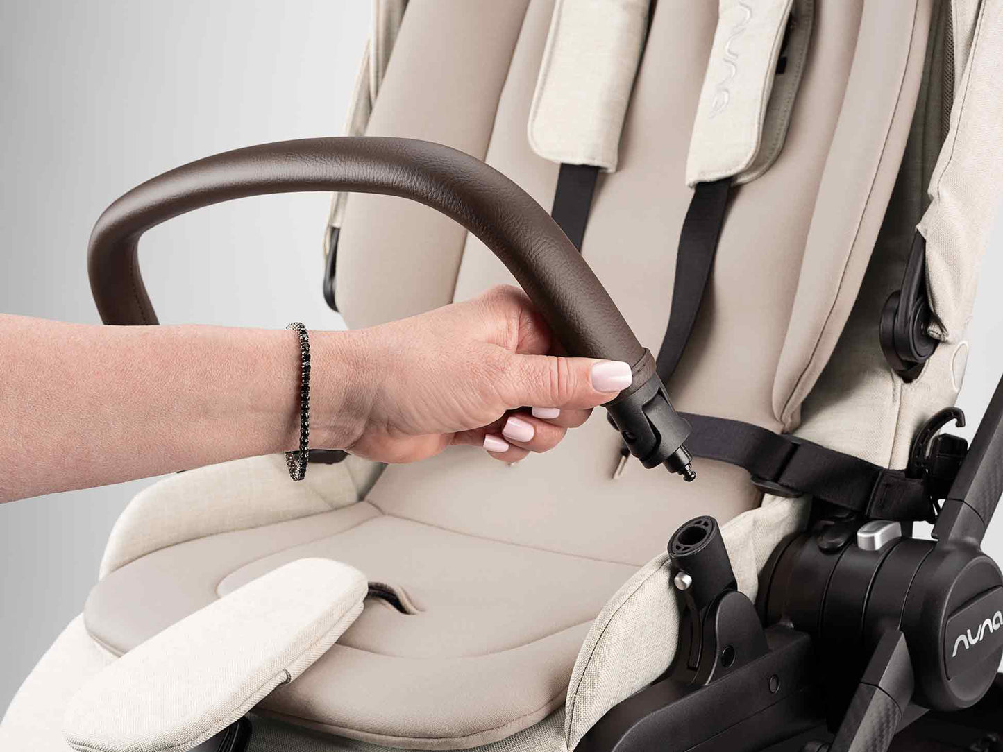 Nuna Swiv 360 turning stroller