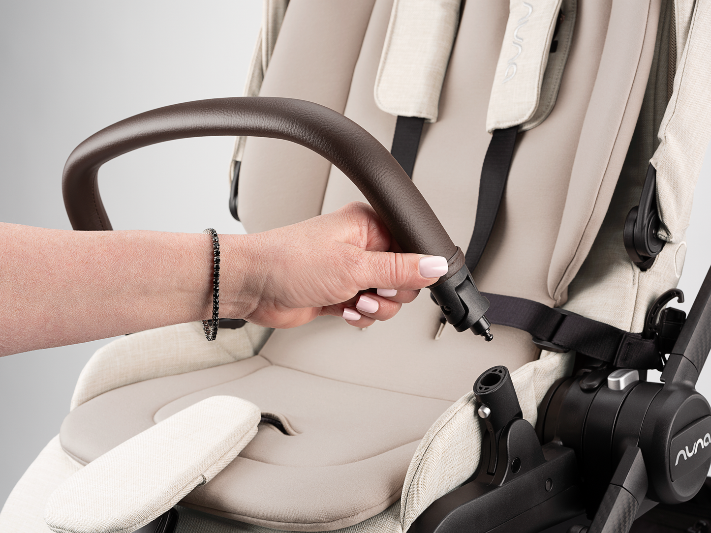 Nuna Swiv 360 turning stroller