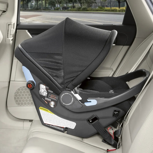 Peg Perego Primo Viaggio 4-35 Urban Mobility Infant Car Seat Lifestyle View with Baseless LATCH install