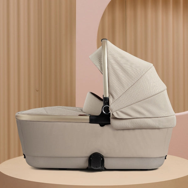 Silver Cross Reef 2 Bassinet Photo