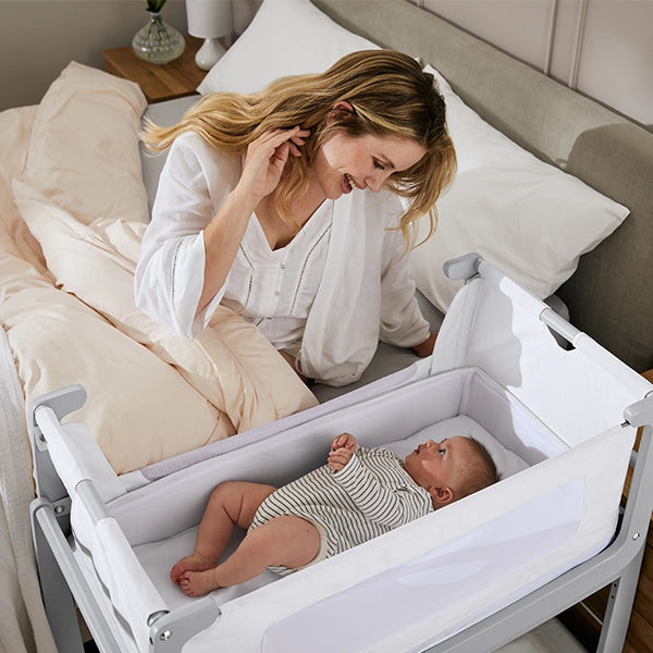 Snuz SnuzPod4 Bedside Crib with Mommy and Baby
