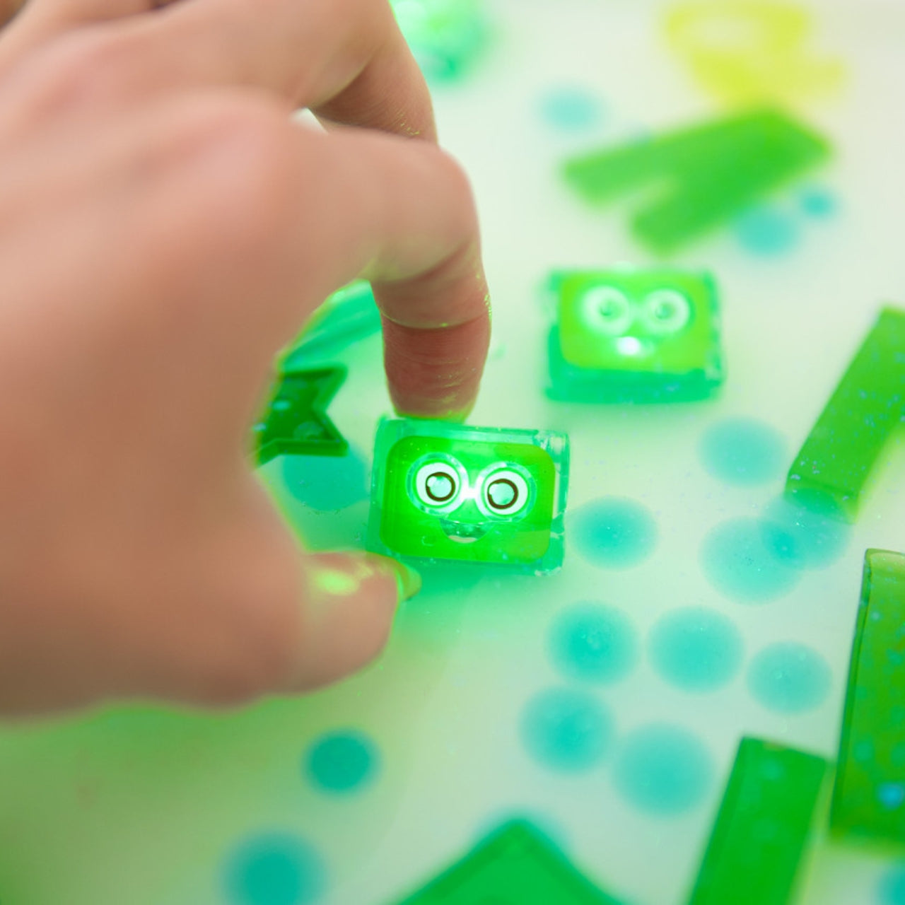 GLO PALS LIGHT-UP CUBES Sensory toys