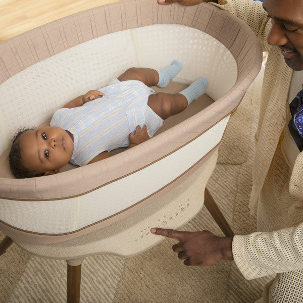Maxi-Cosi Starling Smart Bassinet images