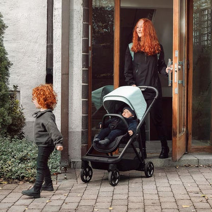 Thule Shine Stroller outdoors