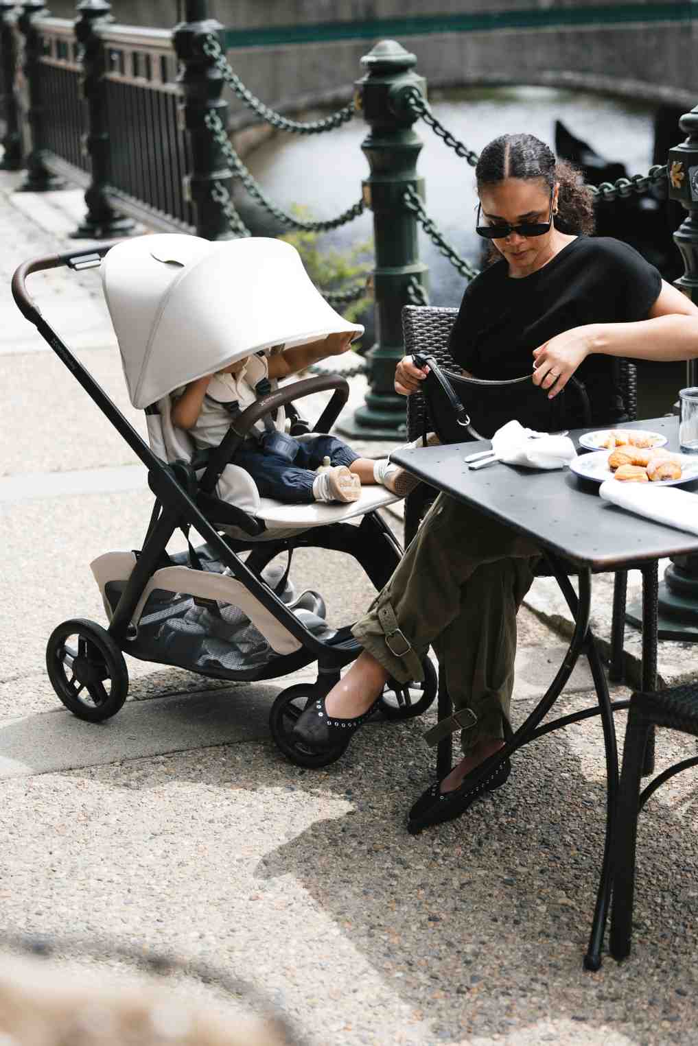 UPPAbaby Kona Stroller Ada - Sandstone | Carbon Frame