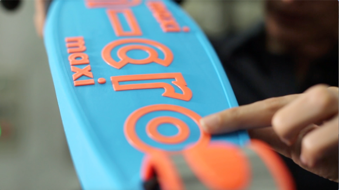 Micro Kickboard Maxi LED Scooter