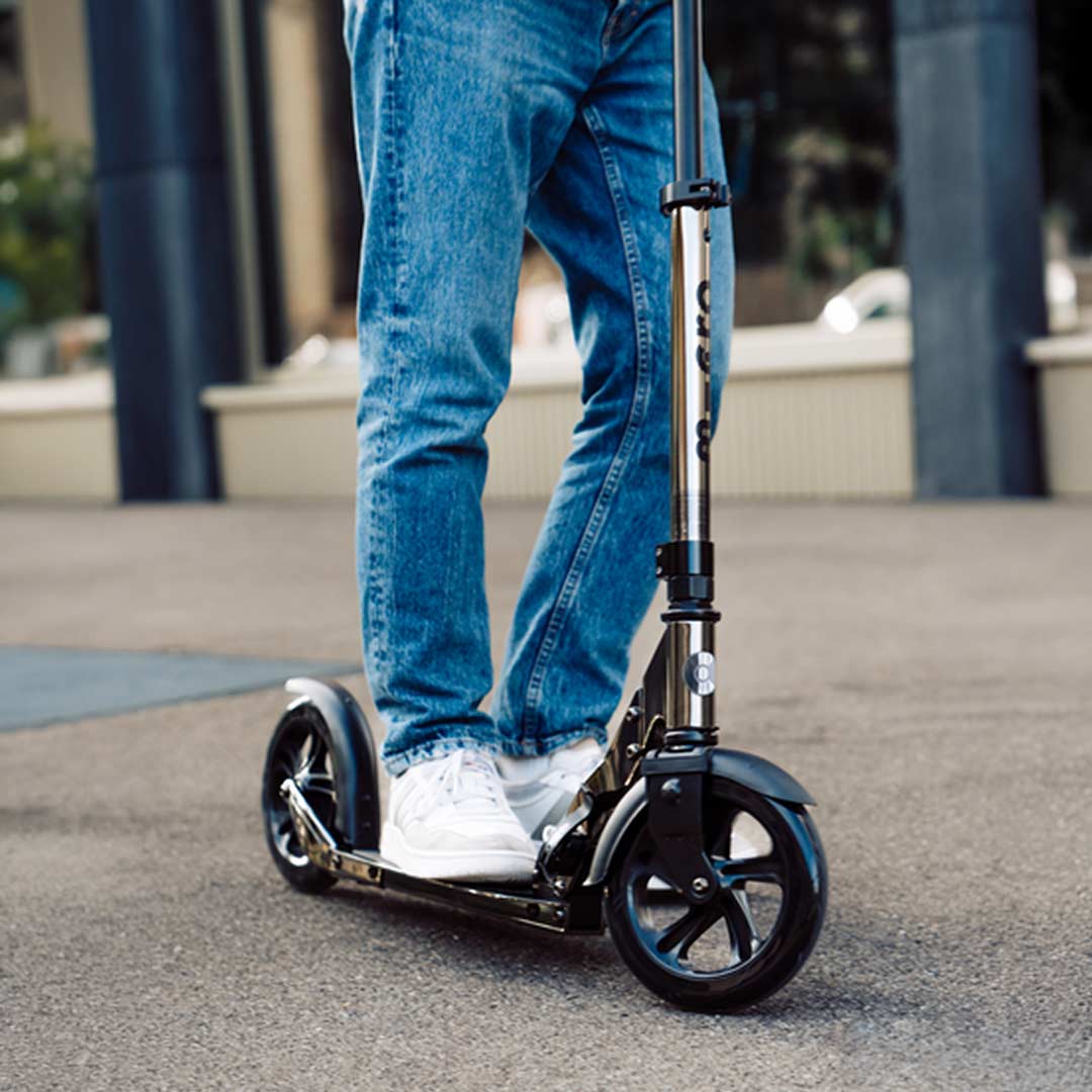 Micro Classic Black Neochrome Scooter