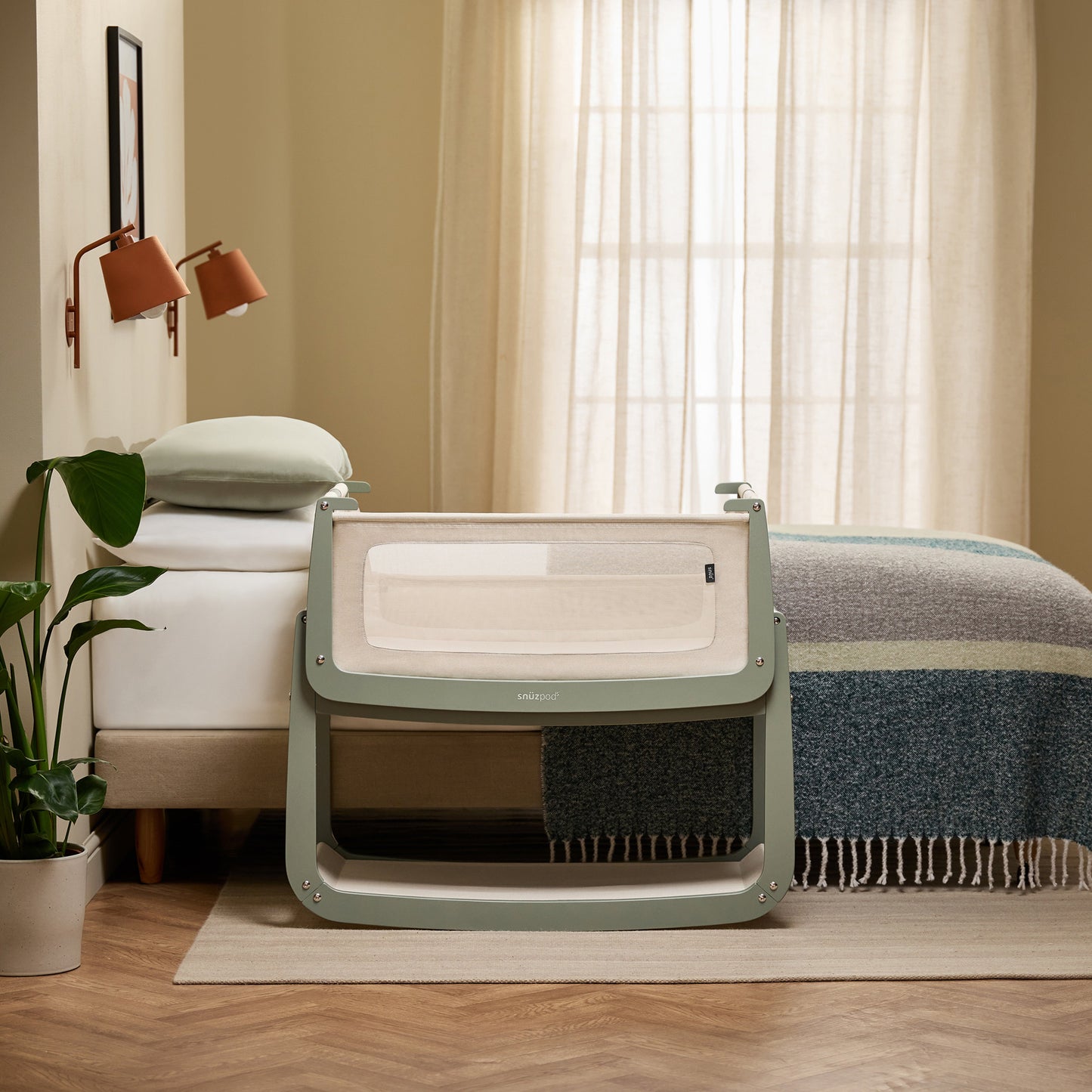 SnuzPod 5 Bedside Bassinet - Sage