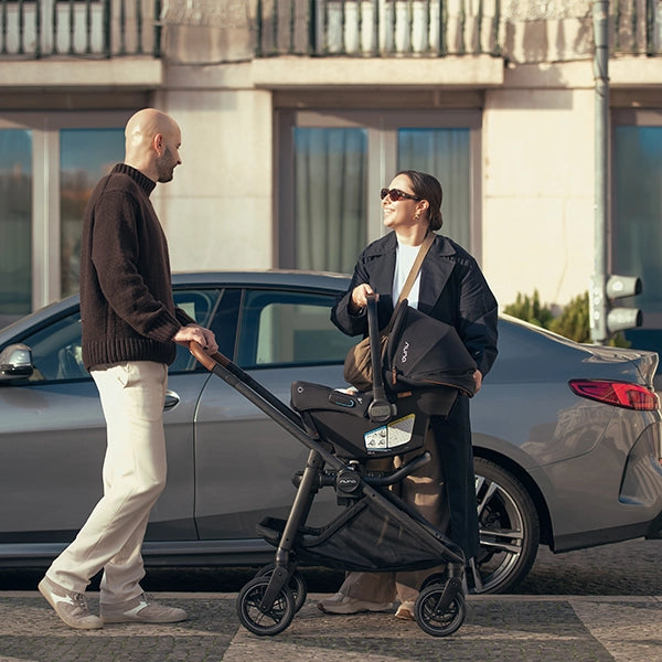 Nuna Swiv + PIPA Urbn Baseless Travel System in Caviar Lifestyle Showcasing One Handed Release