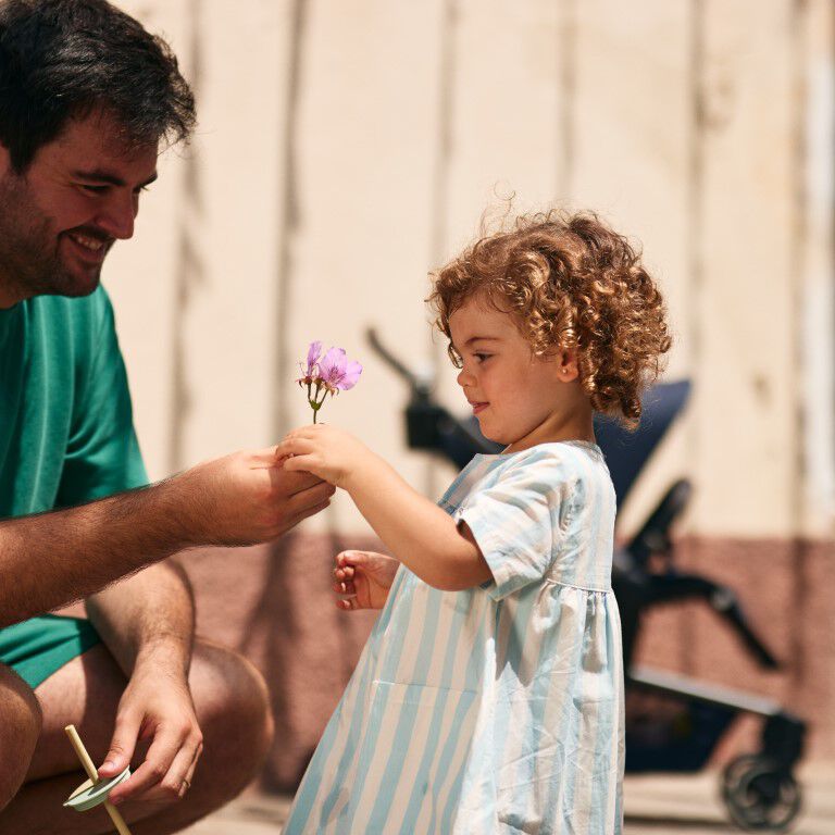 Joolz Aer2 Foldable Bumper Bar  - Lifestyle Image