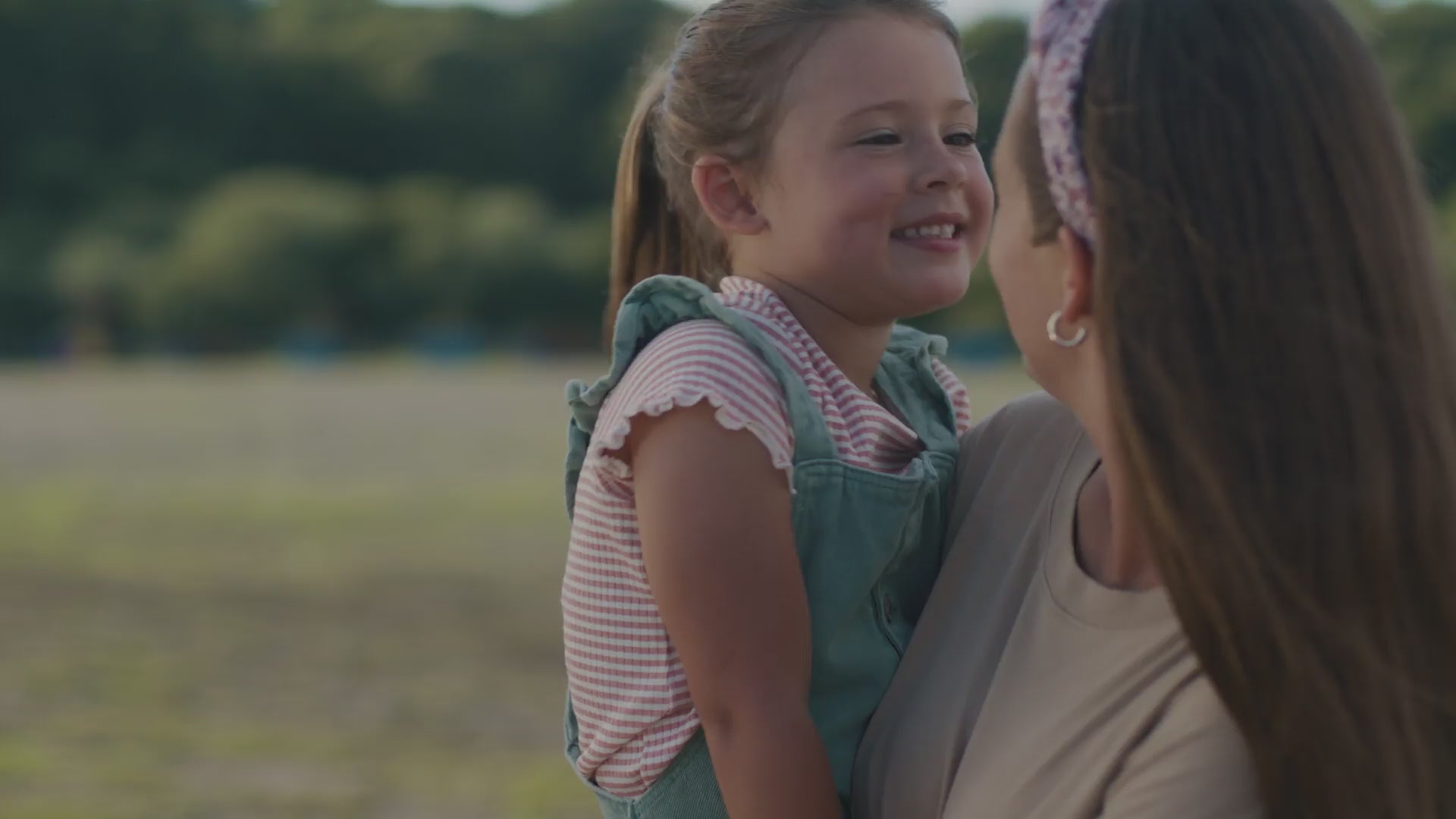 Maxi-Cosi Pria All-in-1 Convertible Car Seat-video