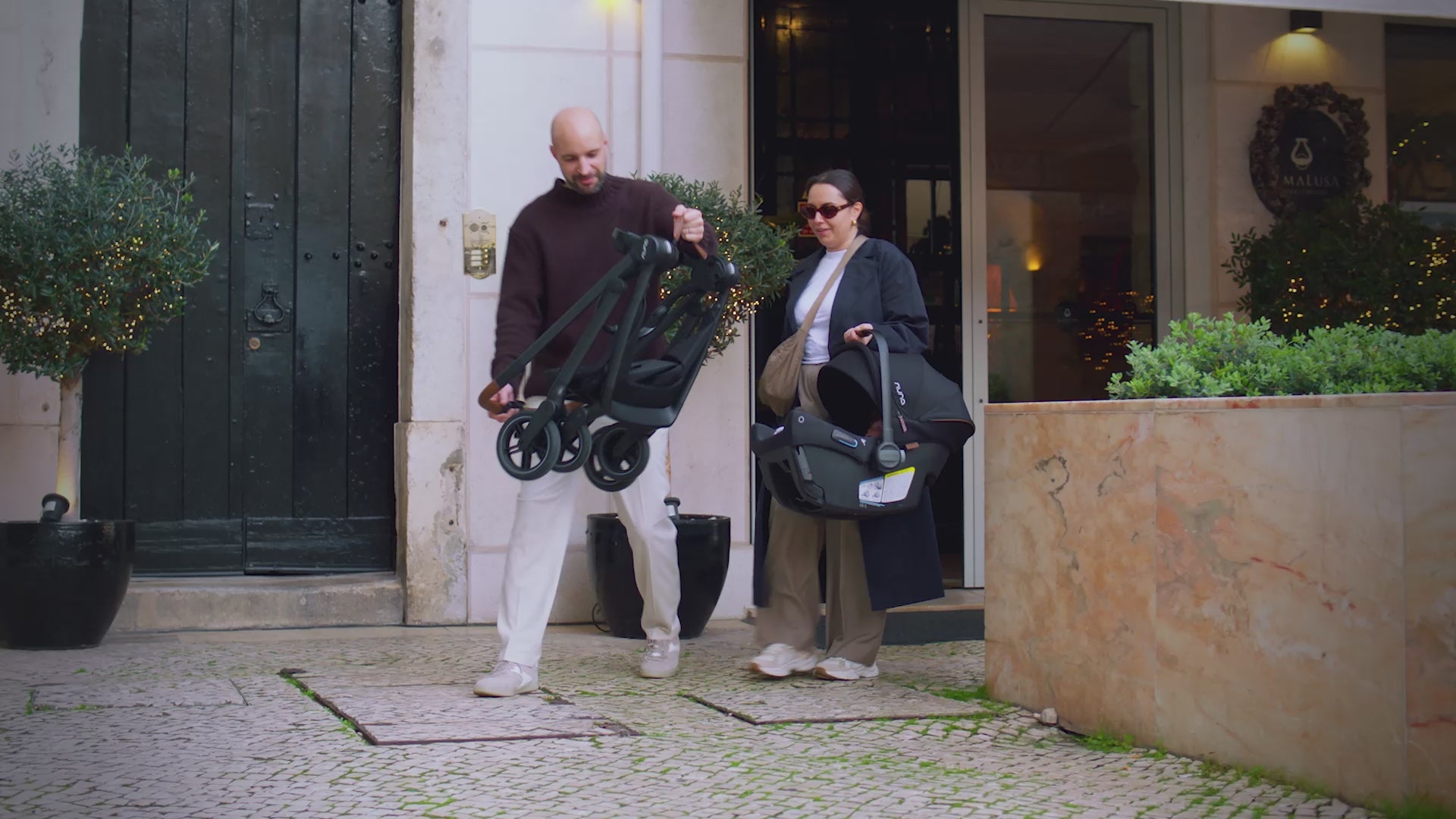 Nuna Swiv + PIPA Urbn Baseless Travel System - Video