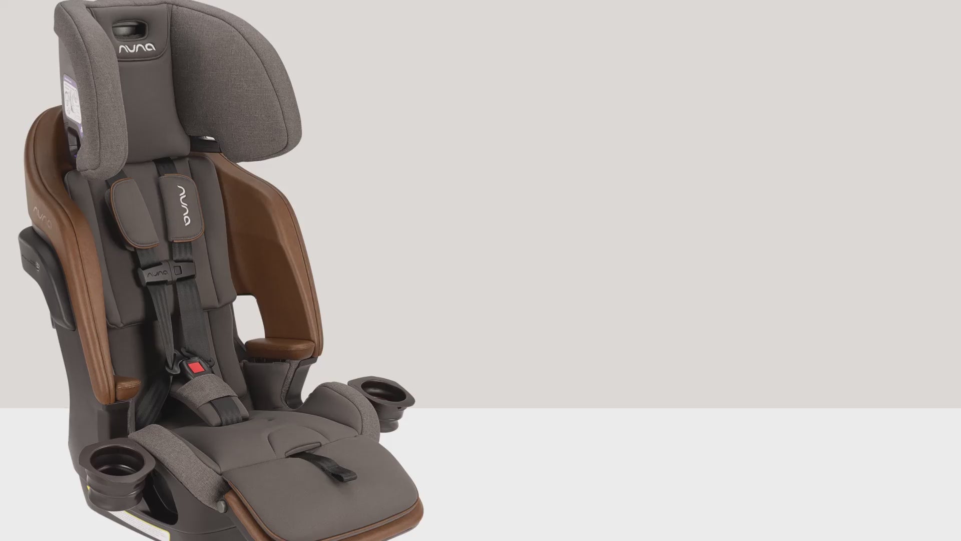 nuna set/¥94,000 Nuna_LUMN_2025_Caviar_Angle_US