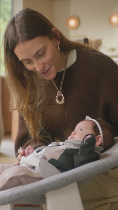 Nuna Bryn Newborn Rocker - Video
