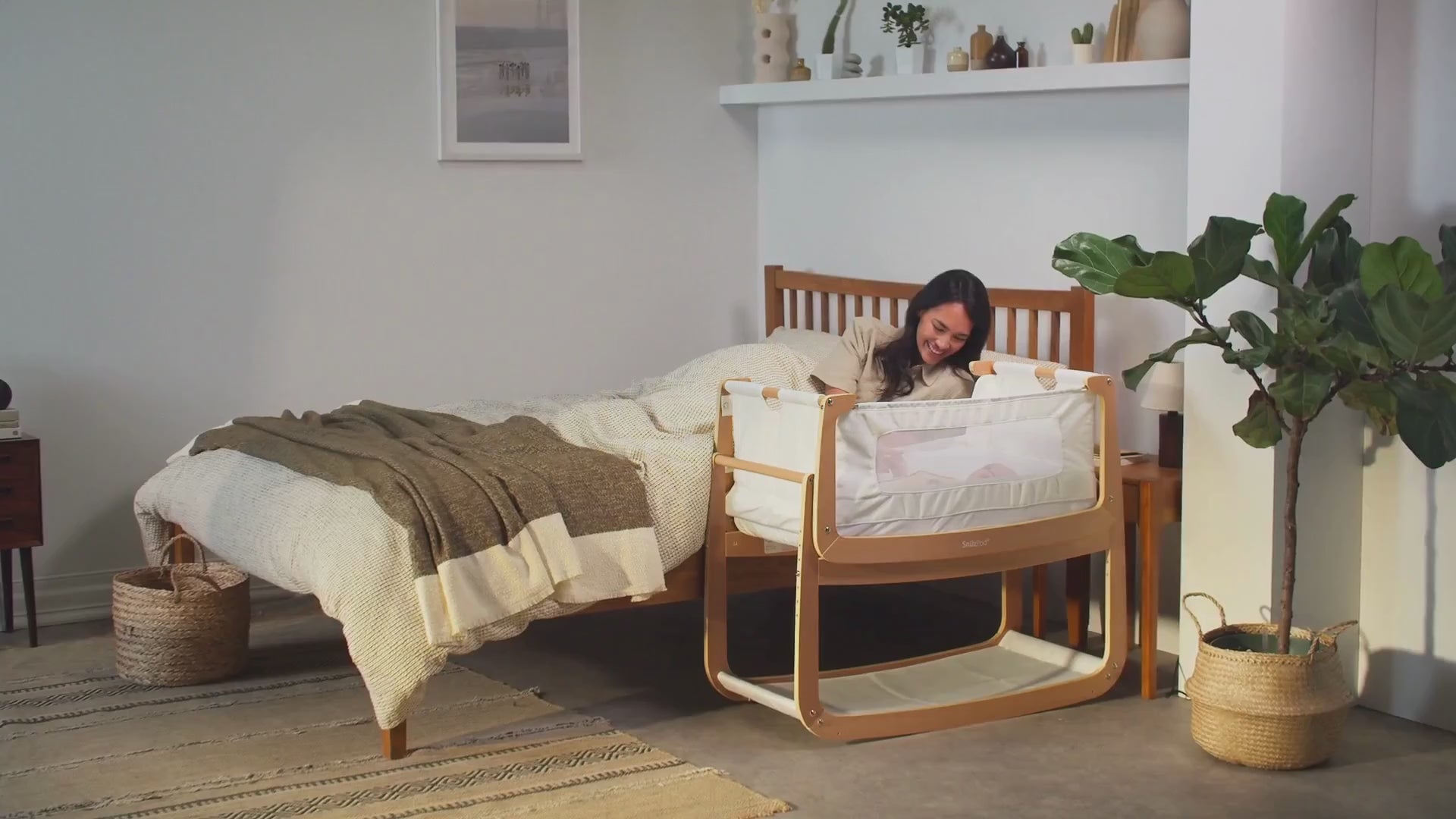 Snuz SnuzPod4 Bedside Crib - Video