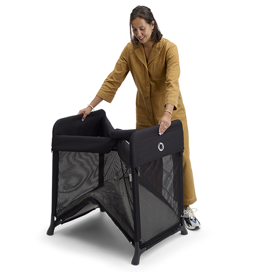 a woman unfolding the Bugaboo Stardust Playard, shop Kidsland